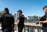 V Seine pri Parizi nasli tela styroch muzov