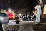 Drama v Golianove Muz v dome zadrziaval dve male deti kuklaci zasahovali Pred polnocou sa situacia upokojila
