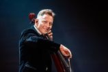 Viac ako 17 milionov fanusikov Violoncelovy fenomen Jodokcello prichadza do Bratislavy