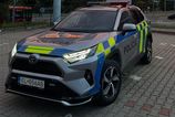 Po nocnej jazde osmich mladikov s ukradnutymi dopravnymi znackami vodicovi nepomohlo ani pokus o utek pred policiou