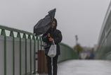 Silny vietor potrapi Slovensko Meteorologovia vydali varovania najhorsia situacia sa ockava na zapade a v horskych oblastiach