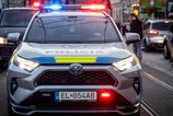 Policia hlada pachatea lupeze so zbranou v zalozni v Bratislave