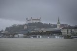 Slovensko caka chladna a dazdiva nedela na horach spadne aj sneh