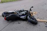 Policia zasahuje pri vaznej dopravnej nehode V Trstenej doslo k zrazke auta s motocyklom hlavny tah je ciastocne uzavrety