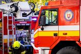 Pri nocnom poziari na Zemplinskej sirave plamene znicili dodavku a zasiahli aj rozostavany dom