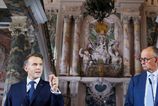 Merz slubuje Macronovi tesne partnerstvo Spolocny zavzok k zjednotenej Evrope ma by pilierom Berlinu
