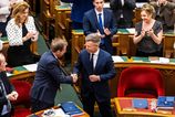 Orbanov system dostava najtvrdsi uder Madarsko presadilo zmenu ustavy a odvolava prezidenta