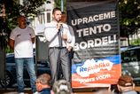 Republika sice este nie je v parlamente no vo Ficovej vlade uz teraz je komentar Martina Behula