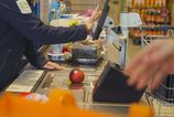 Bojime sa kupovat lacnejsie potraviny Ako nas vlastne predsudky stoja pri pokladni desiatky eur