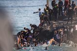 Europksy ostrov v Afrike prekrocili tisicky migrantov Viaceri zahynuli Spanielsko tam posiela specialne jednotky
