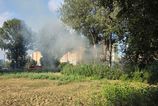 Na Topolcianskej ulici v Petrzalke sa zapalil nahromadeny odpad Hasicri plamene rychlo zhotovili