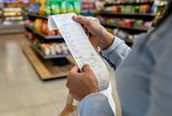 Slovaci viac utracaju v kamenych obchodoch Maloobchodne trzby druhy mesiac po sebe realne vzrastli o 2 percenta