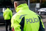 Zasah policie v Matuskove Policajti zachranili zabarikadovaneho muza ktory hrozil sebapokodenim